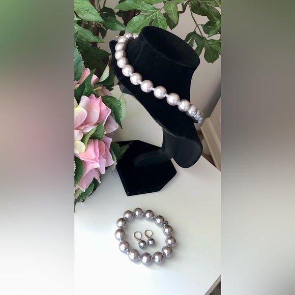 Seasons Light Gray Faux Pearl Necklace, Bracelet and Earrings - Picture 6 of 9